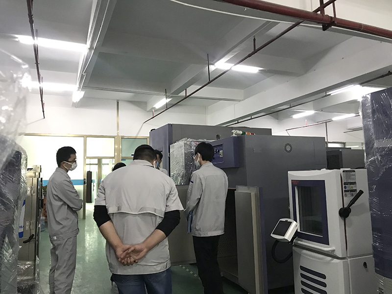 恒溫恒(heng)濕試驗箱(xiang)内防凝露(lù)的方法分(fen)析